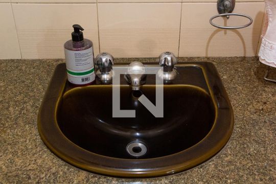 LAVABO de casa à venda com 4 quartos, 778m² em Conjunto Habitacional Vila Santana (sousas), Campinas