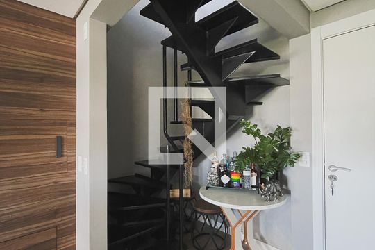Escada de apartamento à venda com 1 quarto, 64m² em Jardim do Salso, Porto Alegre