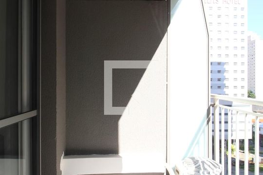 Varanda de kitnet/studio para alugar com 1 quarto, 27m² em Vila Nova Conceição, São Paulo