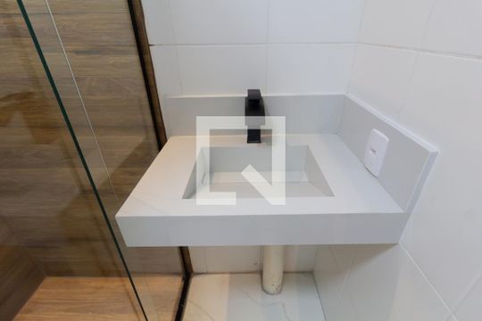 Banheiro de apartamento para alugar com 1 quarto, 28m² em Jardim Helena, São Paulo