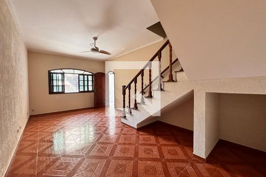 Sala de casa para alugar com 4 quartos, 240m² em Parque Gerassi, Santo André
