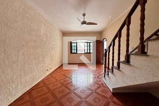 Sala de casa para alugar com 4 quartos, 240m² em Parque Gerassi, Santo André