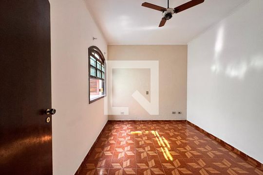 Quarto 2 de casa para alugar com 4 quartos, 240m² em Parque Gerassi, Santo André