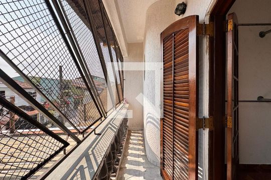 Sacada de casa para alugar com 4 quartos, 240m² em Parque Gerassi, Santo André