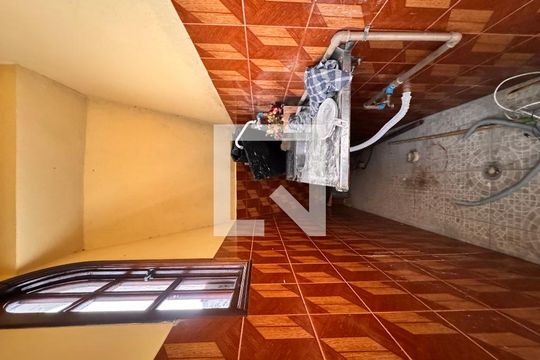 Depósito  de casa para alugar com 4 quartos, 240m² em Parque Gerassi, Santo André
