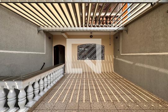 Varanda de casa para alugar com 4 quartos, 240m² em Parque Gerassi, Santo André