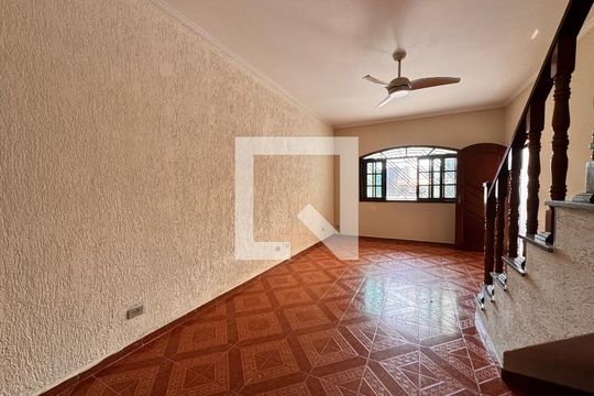 Sala de casa para alugar com 4 quartos, 240m² em Parque Gerassi, Santo André