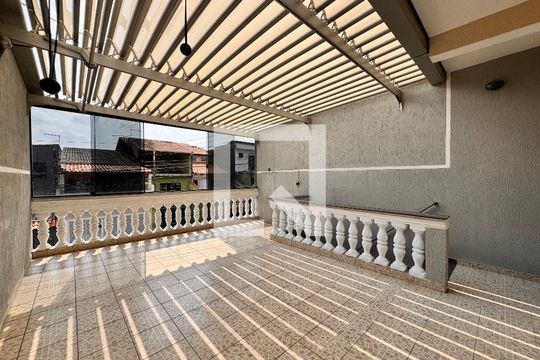 Varanda de casa para alugar com 4 quartos, 240m² em Parque Gerassi, Santo André