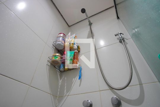 Banheiro da Suíte de apartamento à venda com 2 quartos, 56m² em Jardim Itu, Porto Alegre