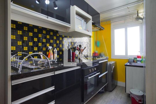 Cozinha de apartamento à venda com 2 quartos, 56m² em Jardim Itu, Porto Alegre