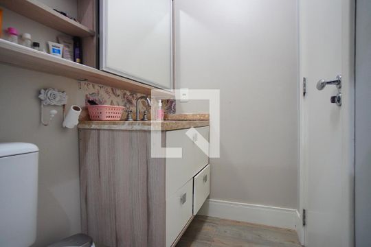 Banheiro da Suíte de apartamento à venda com 2 quartos, 56m² em Jardim Itu, Porto Alegre