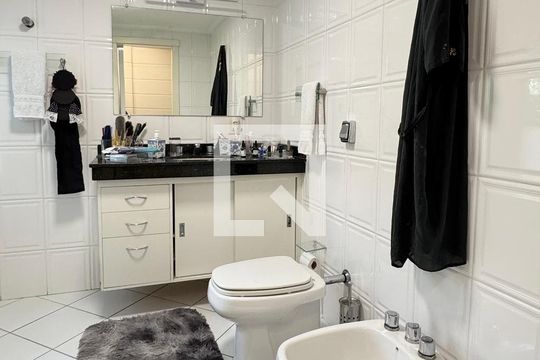 Banheiro da Suíte 1 de casa de condomínio à venda com 3 quartos, 317m² em Alphaville, Santana de Parnaíba