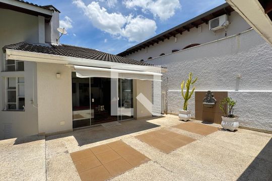 Quintal de casa de condomínio à venda com 3 quartos, 317m² em Alphaville, Santana de Parnaíba