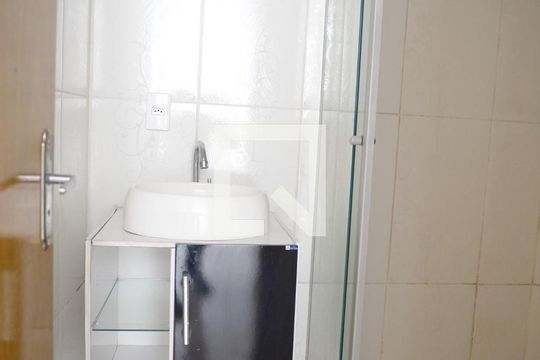 Banheiro de apartamento para alugar com 2 quartos, 52m² em Olaria, Canoas