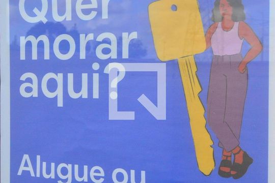 Instalação da plaquinha de apartamento para alugar com 2 quartos, 52m² em Olaria, Canoas
