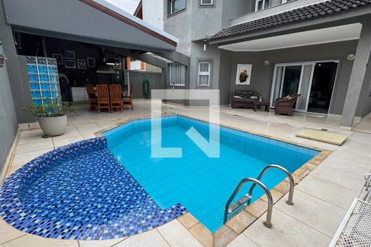 Piscina de casa de condomínio à venda com 5 quartos, 360m² em Alphaville, Santana de Parnaíba