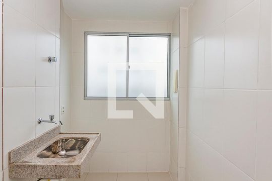 Área de Serviço de apartamento para alugar com 2 quartos, 45m² em Cabral, Contagem