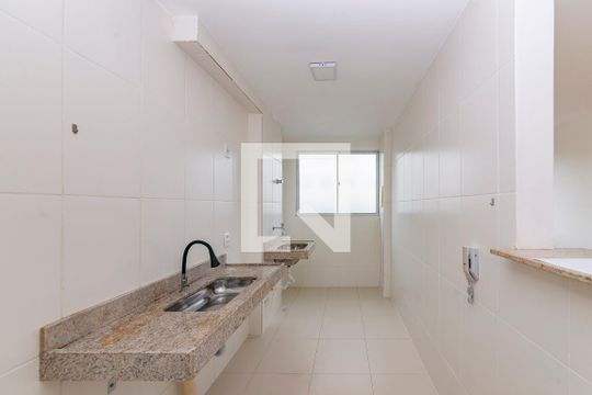 Cozinha de apartamento para alugar com 2 quartos, 45m² em Cabral, Contagem