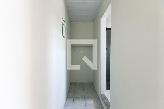 Corredor de casa para alugar com 1 quarto, 80m² em Vila Carmosina, São Paulo