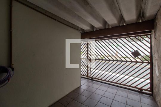 Garagem de casa para alugar com 1 quarto, 80m² em Vila Carmosina, São Paulo