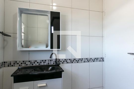 Banheiro de casa para alugar com 1 quarto, 80m² em Vila Carmosina, São Paulo