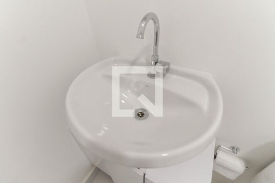 Banheiro de apartamento à venda com 2 quartos, 33m² em Fazenda Aricanduva, São Paulo
