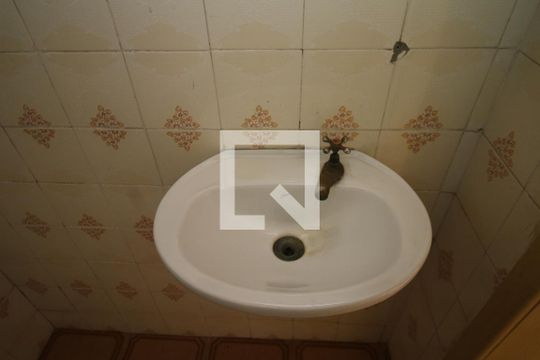 Banheiro de serviço de casa à venda com 2 quartos, 100m² em Penha Circular, Rio de Janeiro