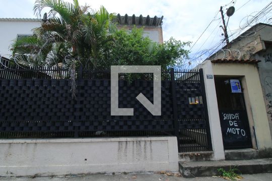 Fachada da casa de casa à venda com 2 quartos, 100m² em Penha Circular, Rio de Janeiro