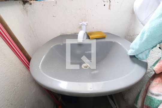 Banheiro de casa para alugar com 2 quartos, 300m² em Jardim Cristiane, Santo André