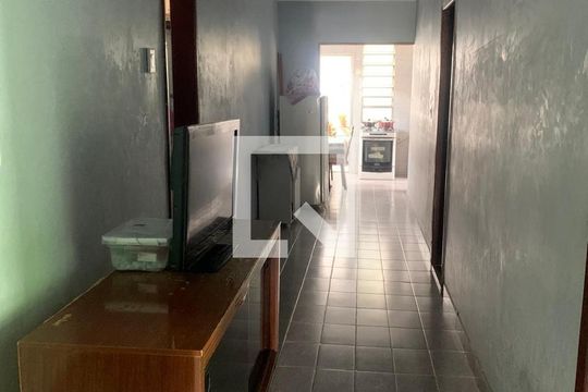 Corredor de apartamento à venda com 3 quartos, 80m² em Brás de Pina, Rio de Janeiro