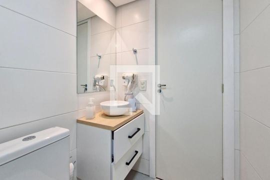 Banheiro de kitnet/studio à venda com 2 quartos, 76m² em Centro, São Paulo