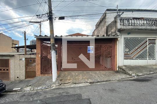 Fachada de casa à venda com 3 quartos, 130m² em Vila Paiva, São Paulo