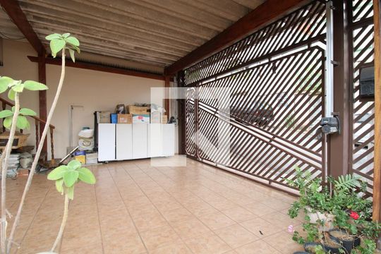 Garagem de casa à venda com 3 quartos, 130m² em Vila Paiva, São Paulo