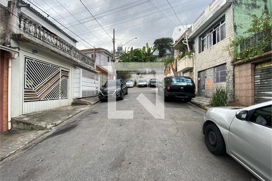 Vista da Rua de casa à venda com 3 quartos, 130m² em Vila Paiva, São Paulo