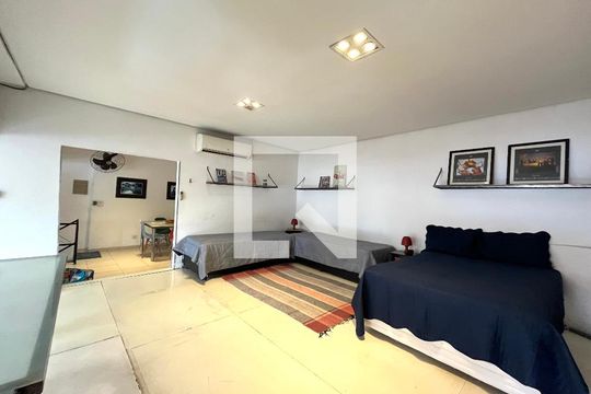 Quarto de kitnet/studio para alugar com 1 quarto, 90m² em Jardim Santo Antoninho, São Paulo