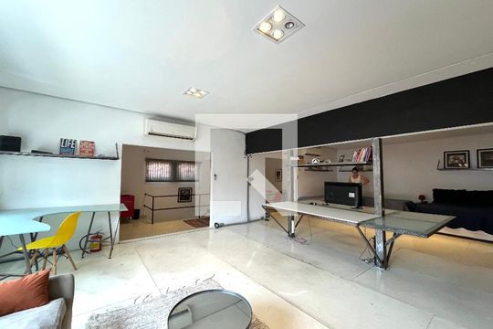 Sala de kitnet/studio para alugar com 1 quarto, 90m² em Jardim Santo Antoninho, São Paulo