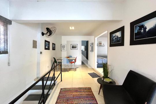 Hall de entrada de kitnet/studio para alugar com 1 quarto, 90m² em Jardim Santo Antoninho, São Paulo