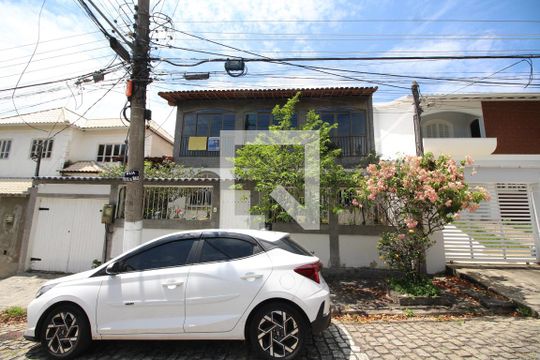 Fachada com Placa Quinto Andar de casa de condomínio à venda com 3 quartos, 275m² em Taquara, Rio de Janeiro