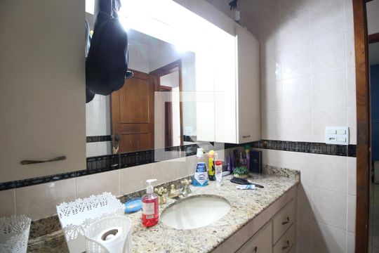 Banheiro Social de casa de condomínio à venda com 3 quartos, 275m² em Taquara, Rio de Janeiro