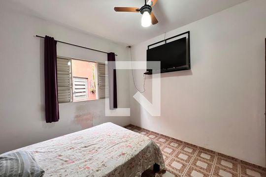 Quarto 1 de casa à venda com 2 quartos, 270m² em Vila Satúrnia, Campinas