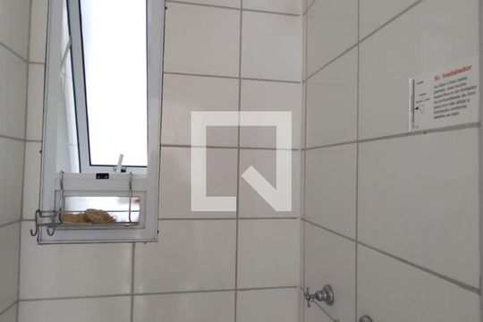 Banheiro Social de apartamento para alugar com 3 quartos, 55m² em Taquara, Rio de Janeiro