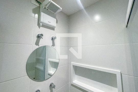 Banheiro de kitnet/studio à venda com 1 quarto, 25m² em Jardim Paulista, São Paulo