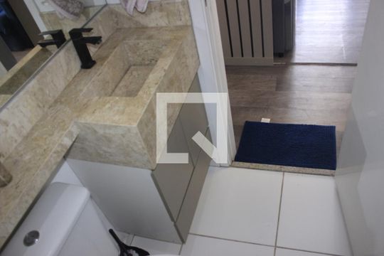 Banheiro de apartamento à venda com 2 quartos, 36m² em Vila das Bandeiras, Guarulhos
