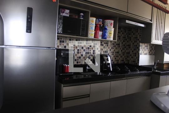 Cozinha  de apartamento à venda com 2 quartos, 36m² em Vila das Bandeiras, Guarulhos