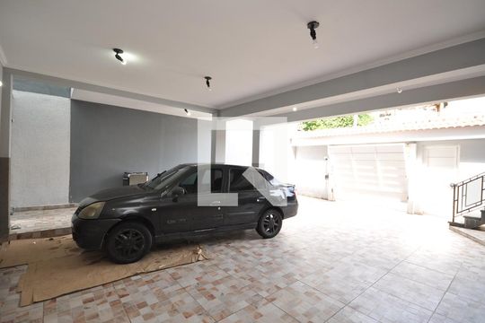 Garagem de casa à venda com 3 quartos, 300m² em Jardim Guapira, São Paulo