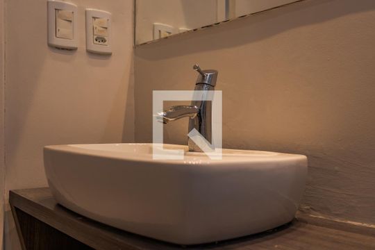 Banheiro de casa para alugar com 3 quartos, 350m² em São Sebastião, Porto Alegre