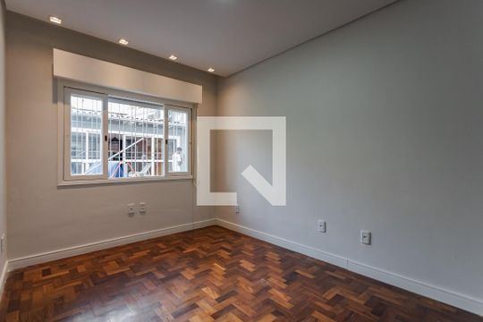 Quarto 2 de casa para alugar com 3 quartos, 350m² em São Sebastião, Porto Alegre