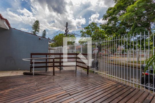 Quintal de casa para alugar com 3 quartos, 350m² em São Sebastião, Porto Alegre