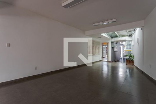Garagem de casa para alugar com 3 quartos, 350m² em São Sebastião, Porto Alegre
