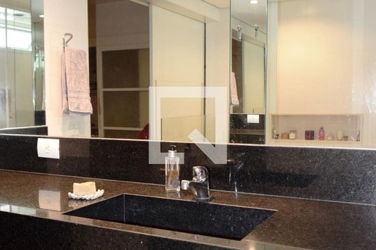 Banheiro da Suíte de apartamento para alugar com 3 quartos, 186m² em Jardim Paulista, São Paulo